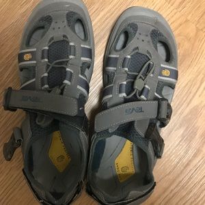 Men’s sandal water shoe